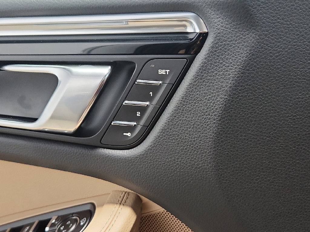New 2026 Porsche Macan AWD/4WD image 21