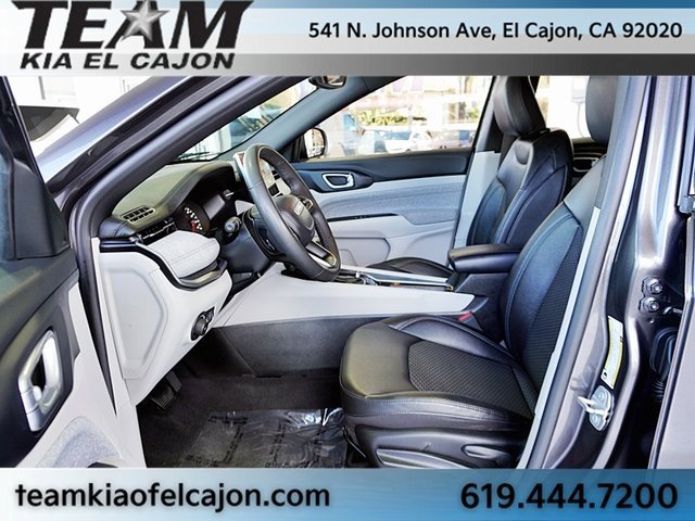 Used 2024 Jeep Compass Latitude image 14