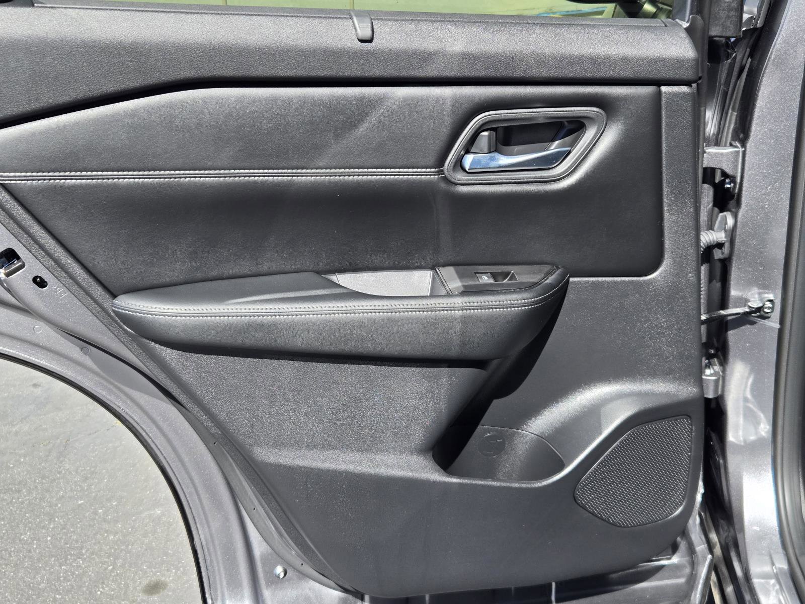 Used 2024 Nissan Rogue SV w/ SV Premium Package FWD image 25