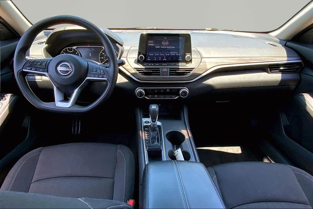 Used 2025 Nissan Altima 2.5 SV FWD image 7