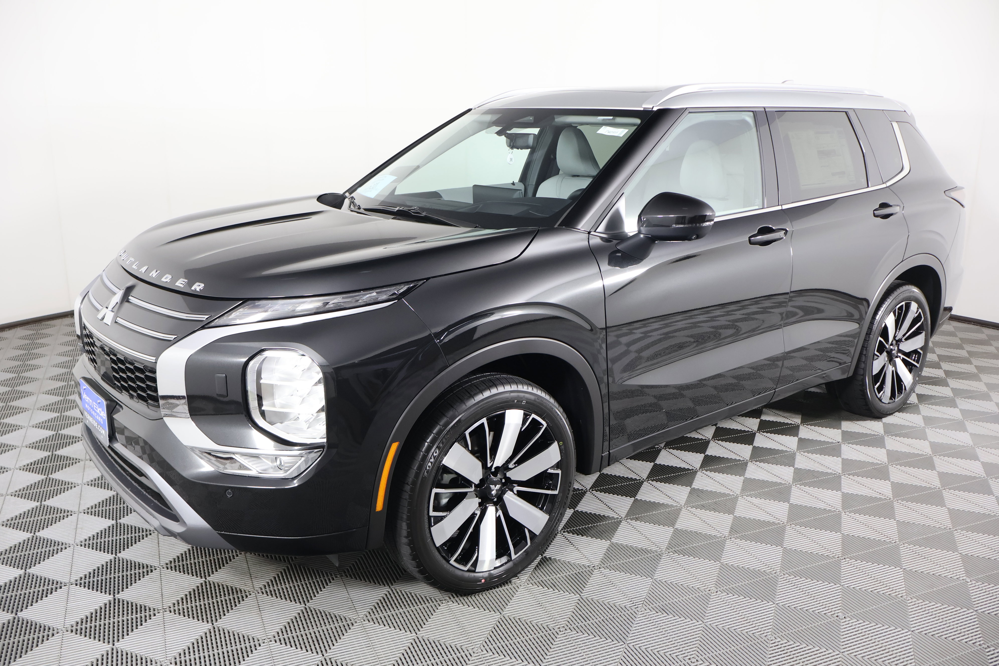 New 2025 Mitsubishi Outlander AWD image 10