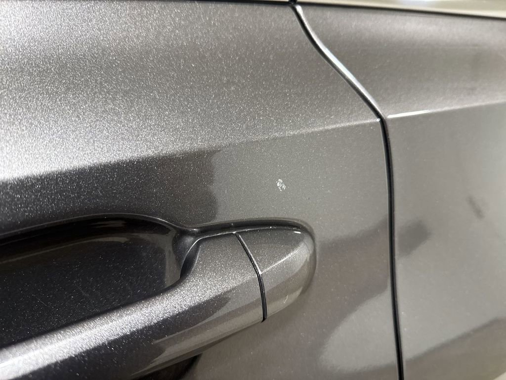 Used 2015 Toyota Highlander LE image 29