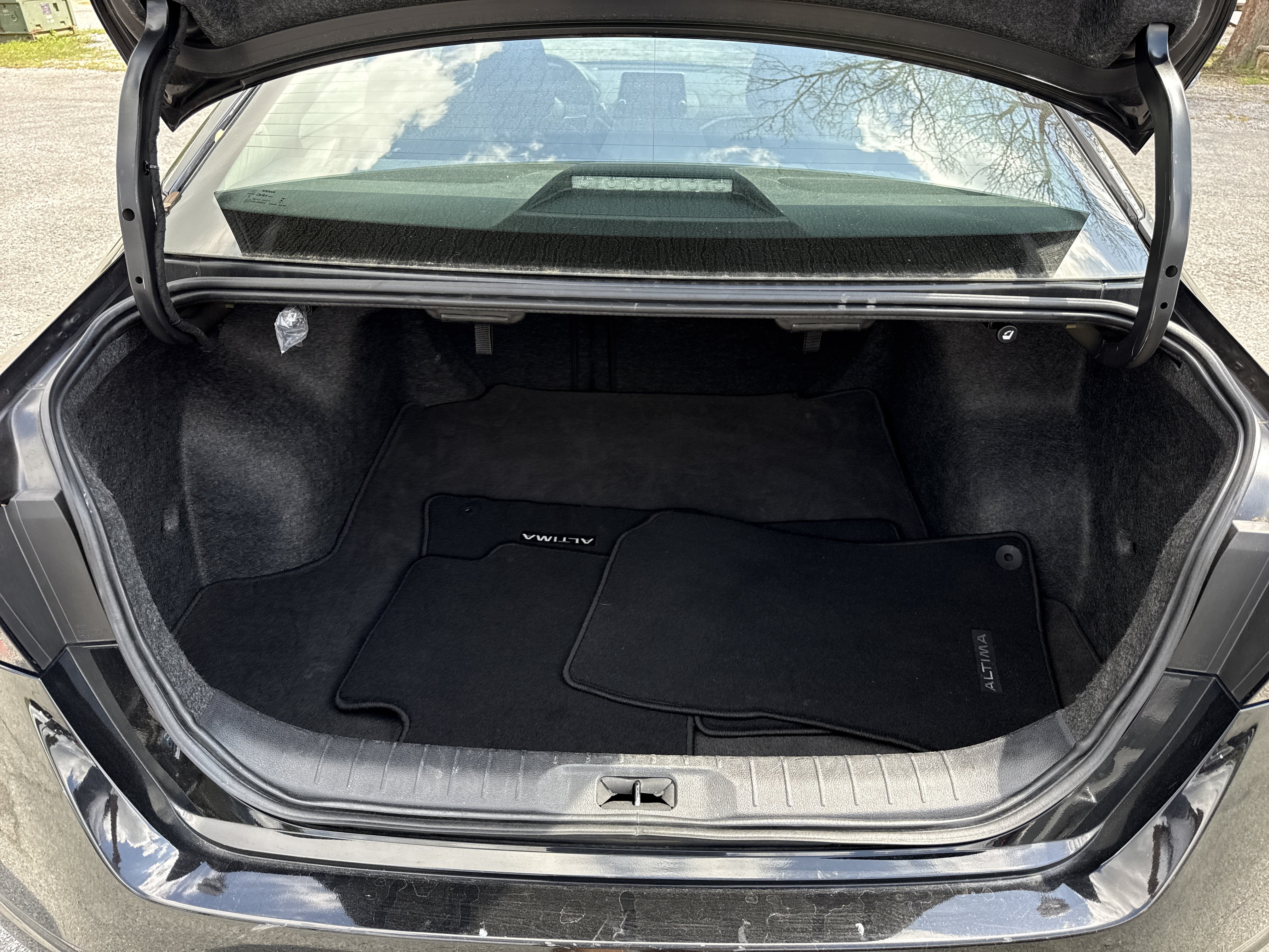 Used 2025 Nissan Altima 2.5 SV FWD image 28