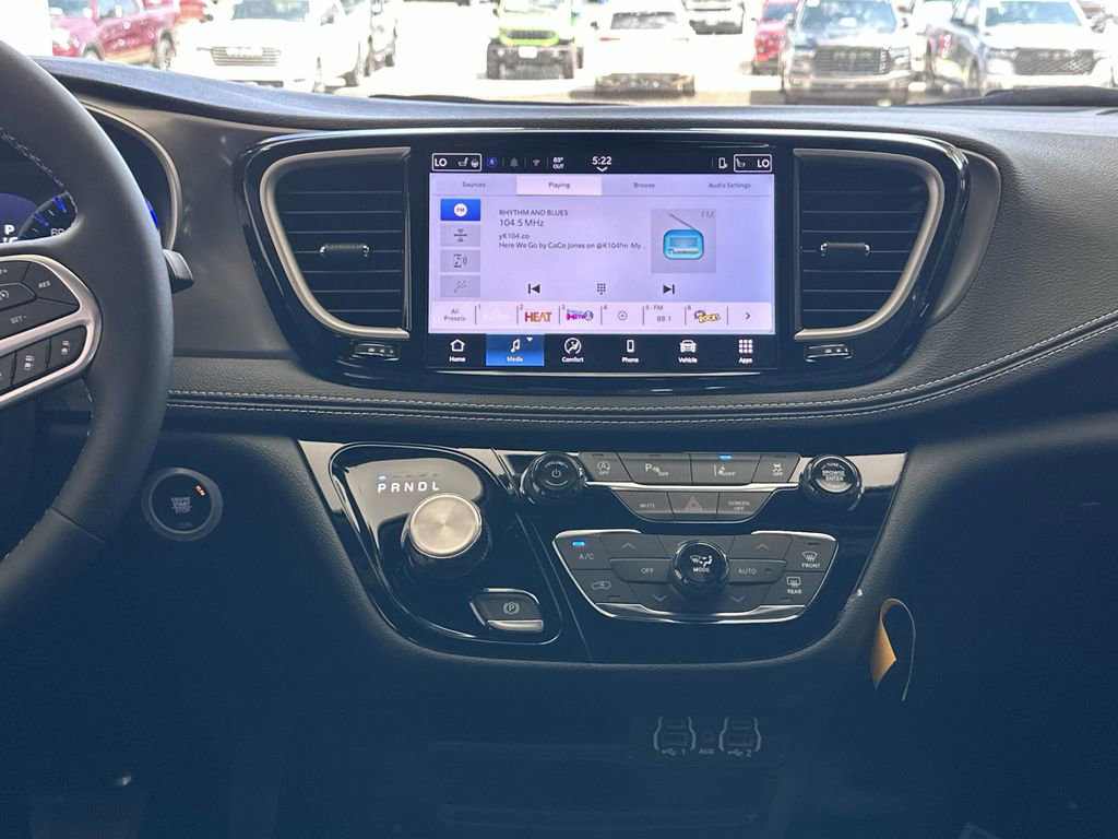 New 2025 Chrysler Pacifica Select image 14