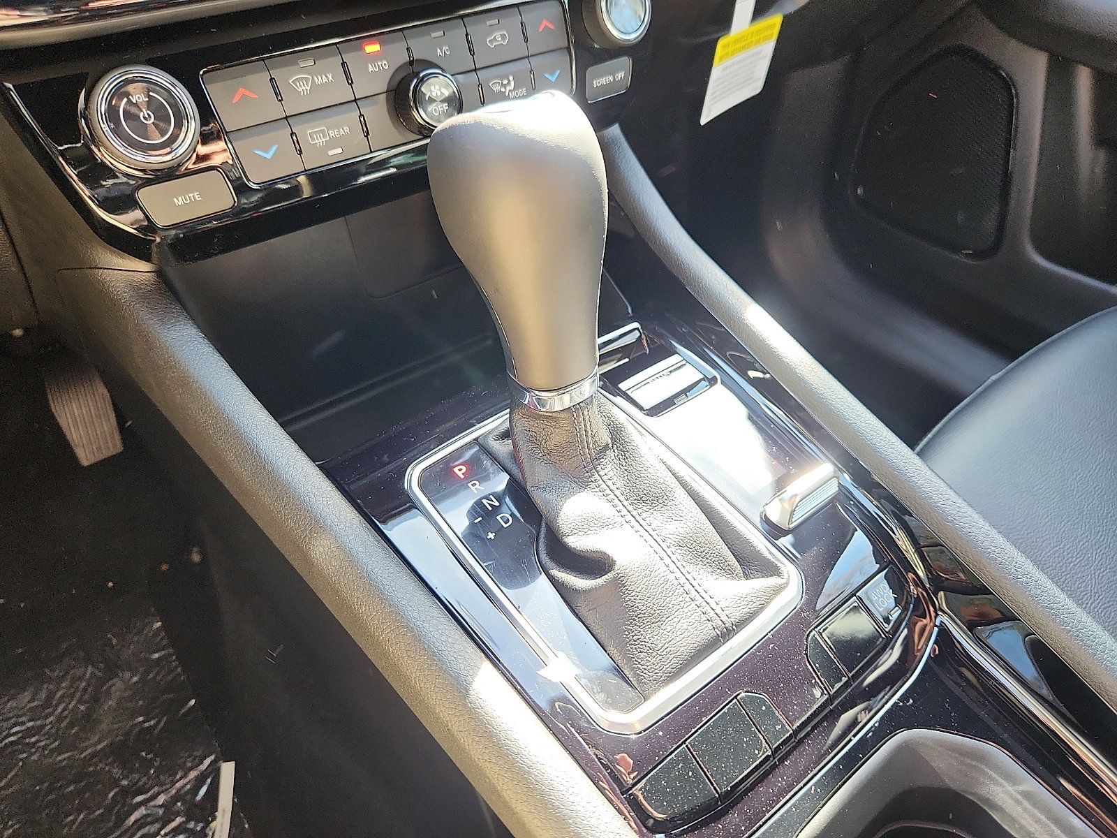 New 2026 Jeep Compass Limited image 9