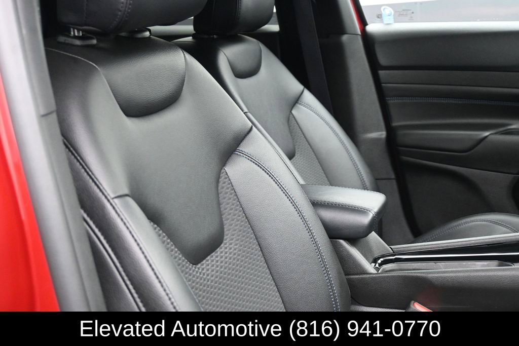 Used 2025 Jeep Compass Latitude w/ Altitude Special Edition AWD/4WD image 8