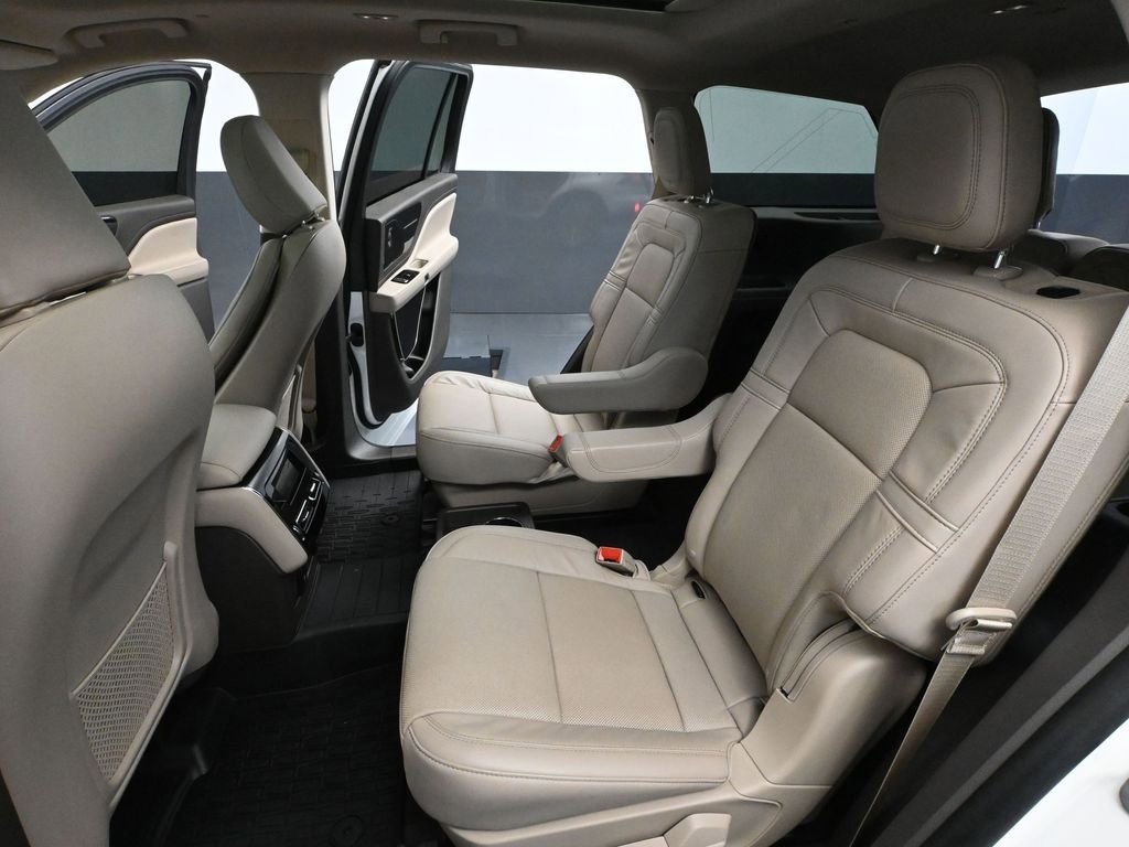 Used 2023 Lincoln Aviator Reserve image 41
