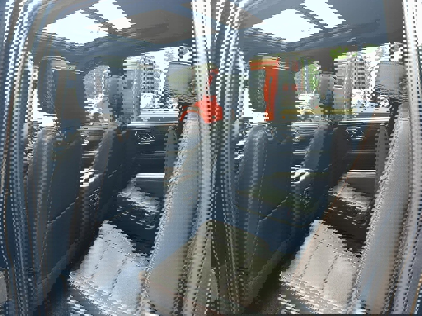 Used 2021 Chevrolet Suburban High Country w/ Premium Package image 12