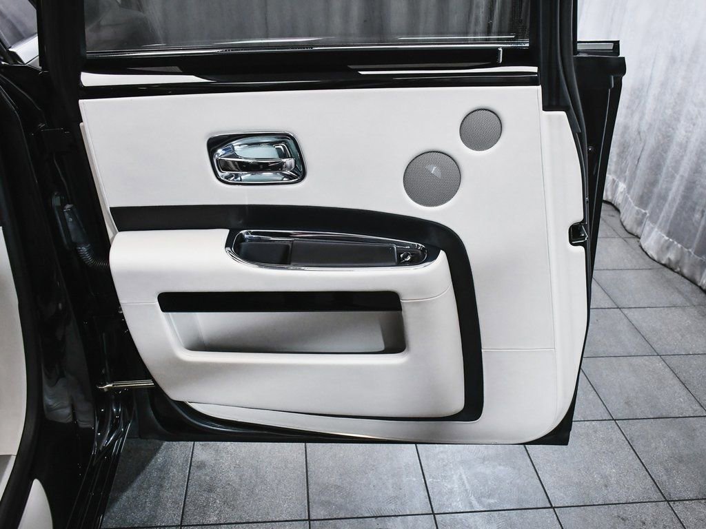 Used 2018 Rolls-Royce Ghost image 12