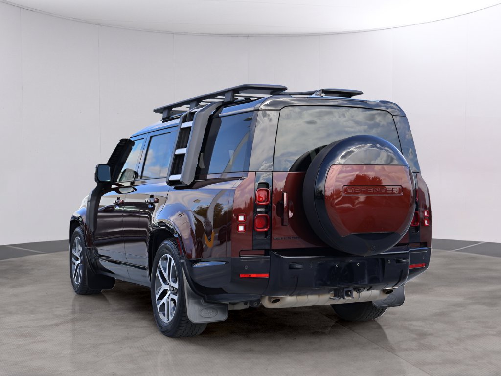 Certified 2025 Land Rover Defender 130 X-Dynamic SE AWD/4WD image 5