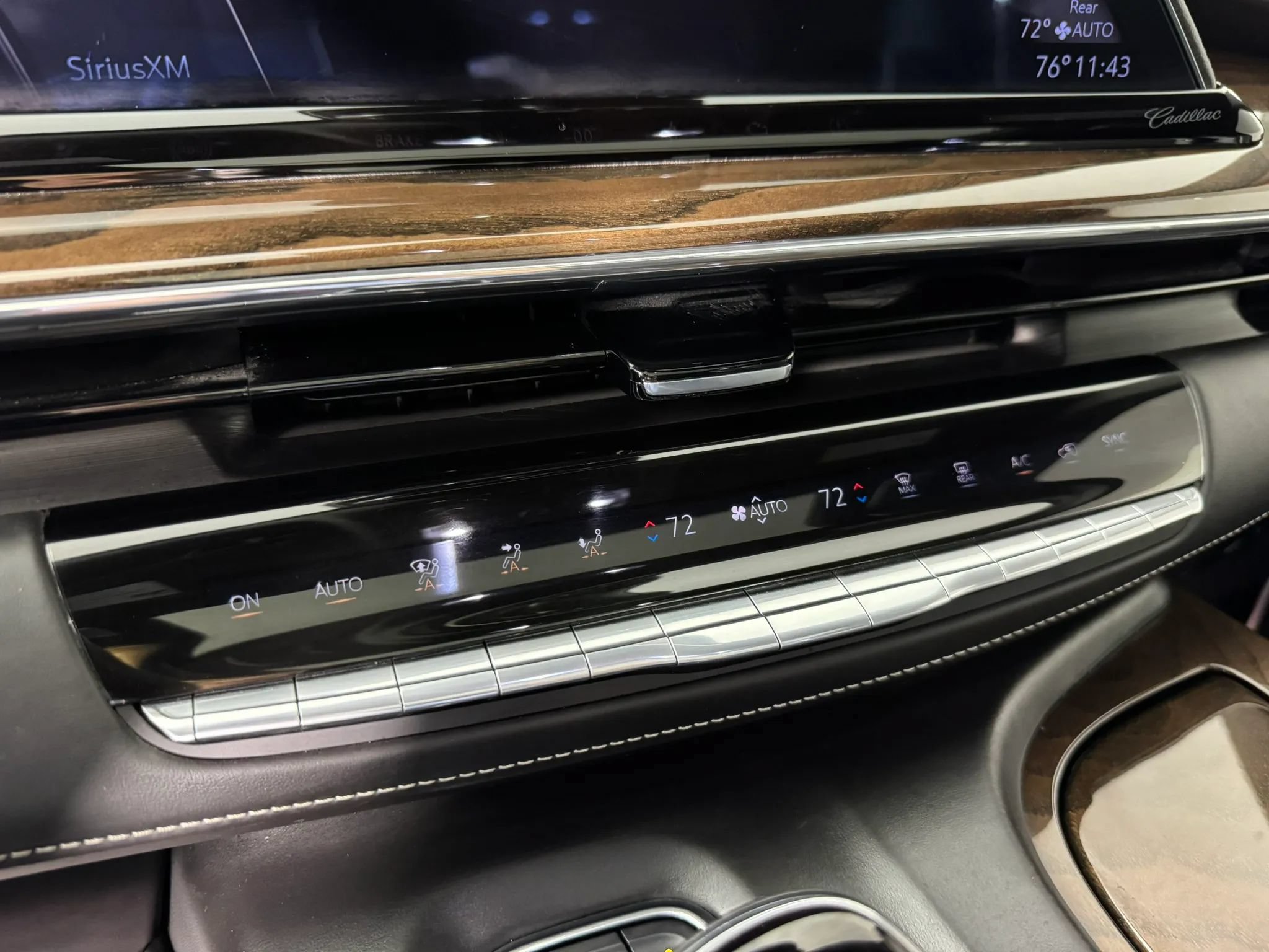 Used 2024 Cadillac Escalade Sport Platinum w/ LPO, ONYX Package AWD/4WD image 21