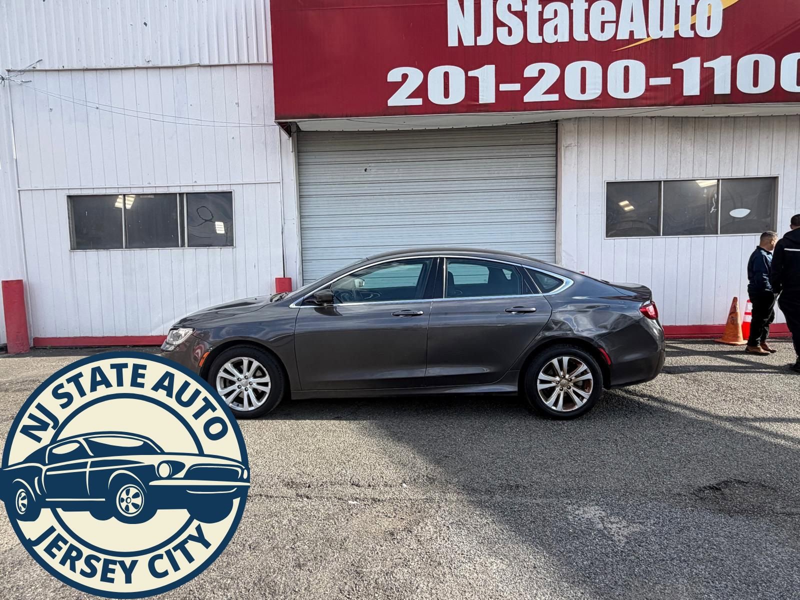 Used 2016 Chrysler 200 Limited image 2