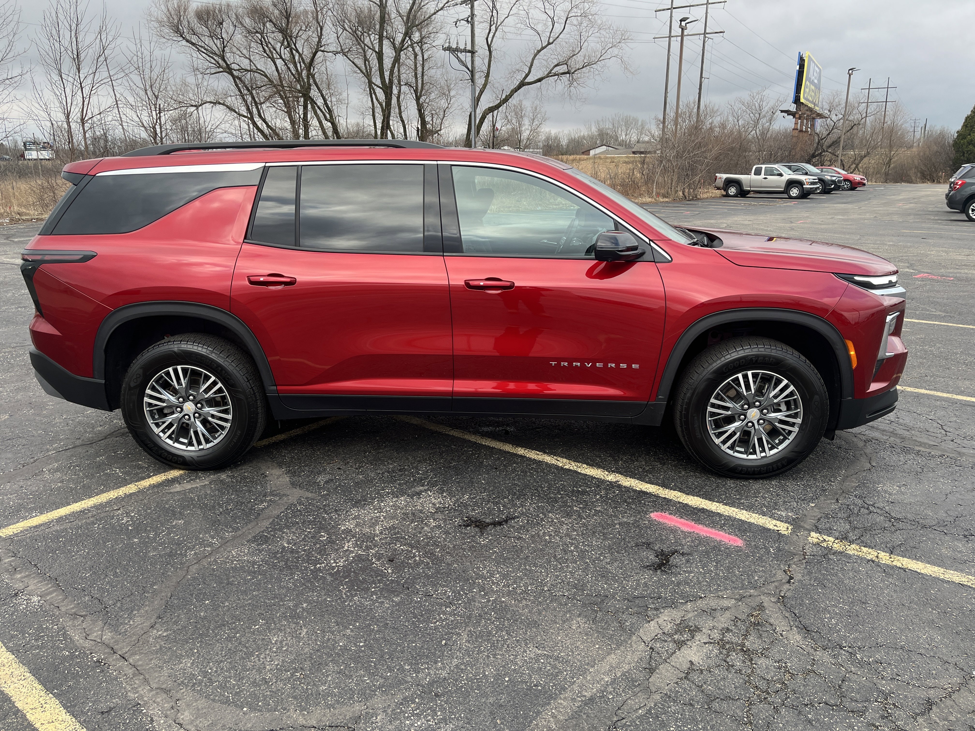 Used 2024 Chevrolet Traverse LT FWD image 7