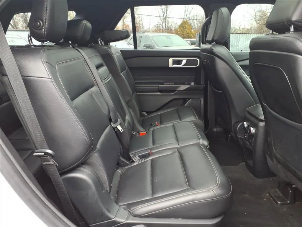 Used 2020 Ford Explorer XLT w/ Equipment Group 202A image 16