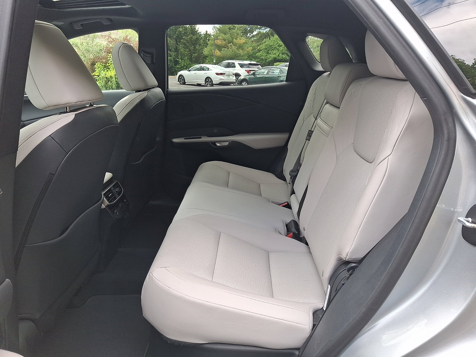 Used 2023 Lexus RX 350 Premium w/ Accessory Package AWD/4WD image 10