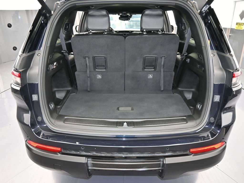 Used 2024 Jeep Grand Cherokee L Limited w/ Black Appearance Package image 39