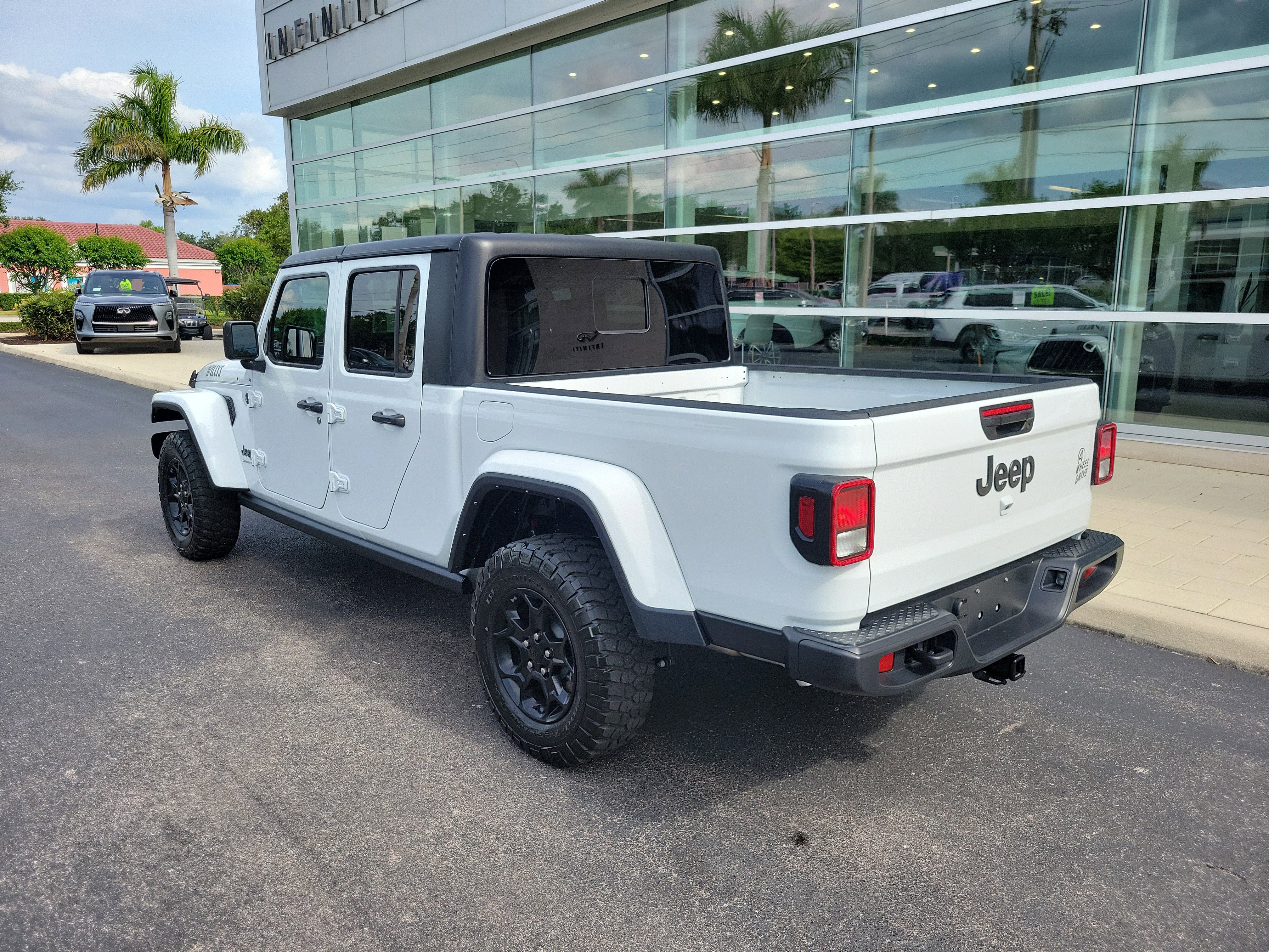 Used 2023 Jeep Gladiator Willys image 6