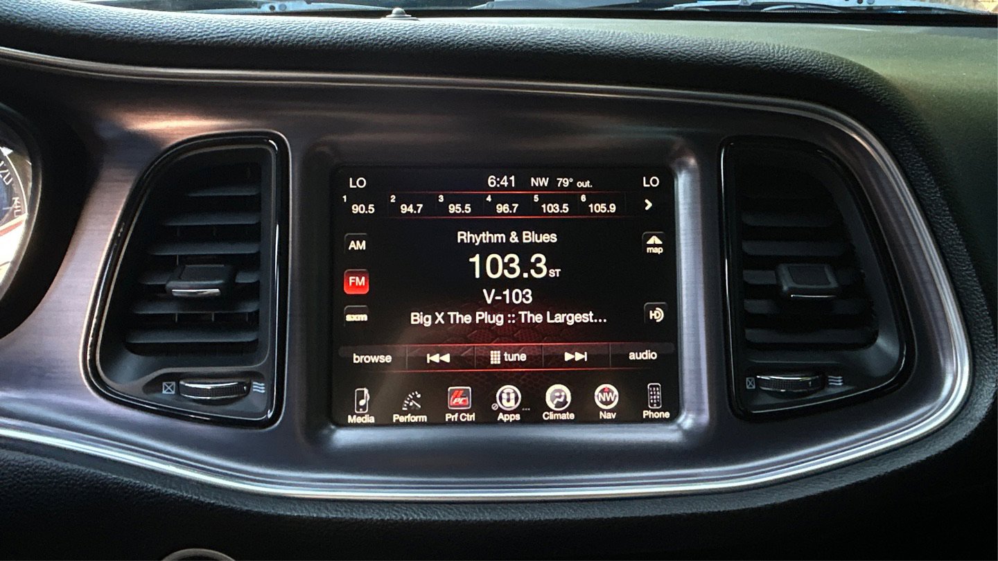 Used 2015 Dodge Challenger R/T RWD image 30