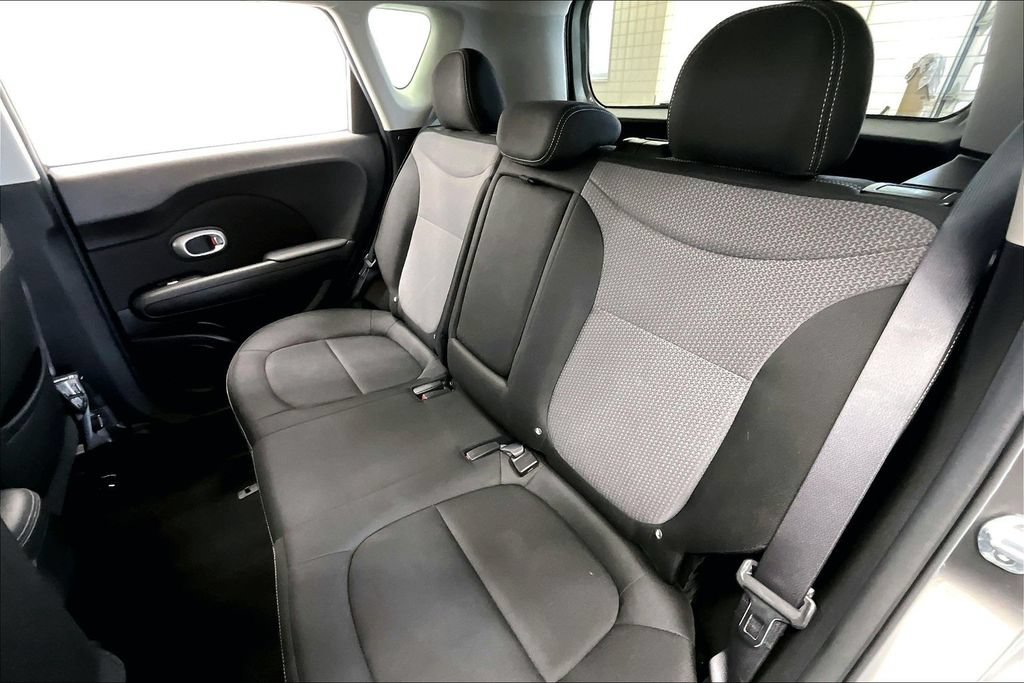 Used 2017 Kia Soul + FWD image 27