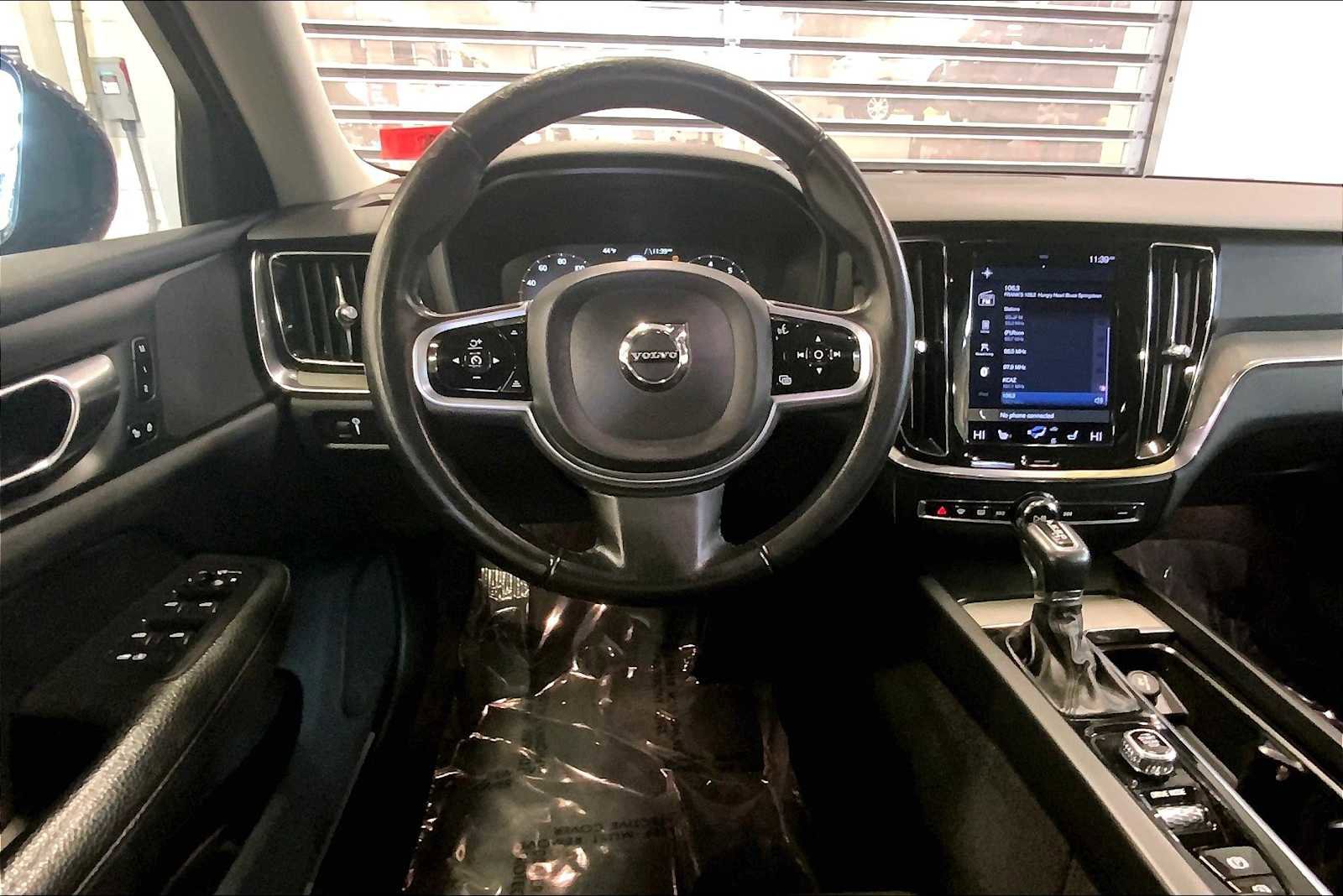 Used 2021 Volvo V60 T5 Cross Country image 5