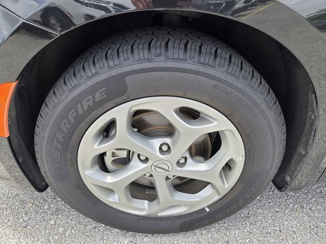 Used 2023 Chrysler Pacifica Limited FWD image 9