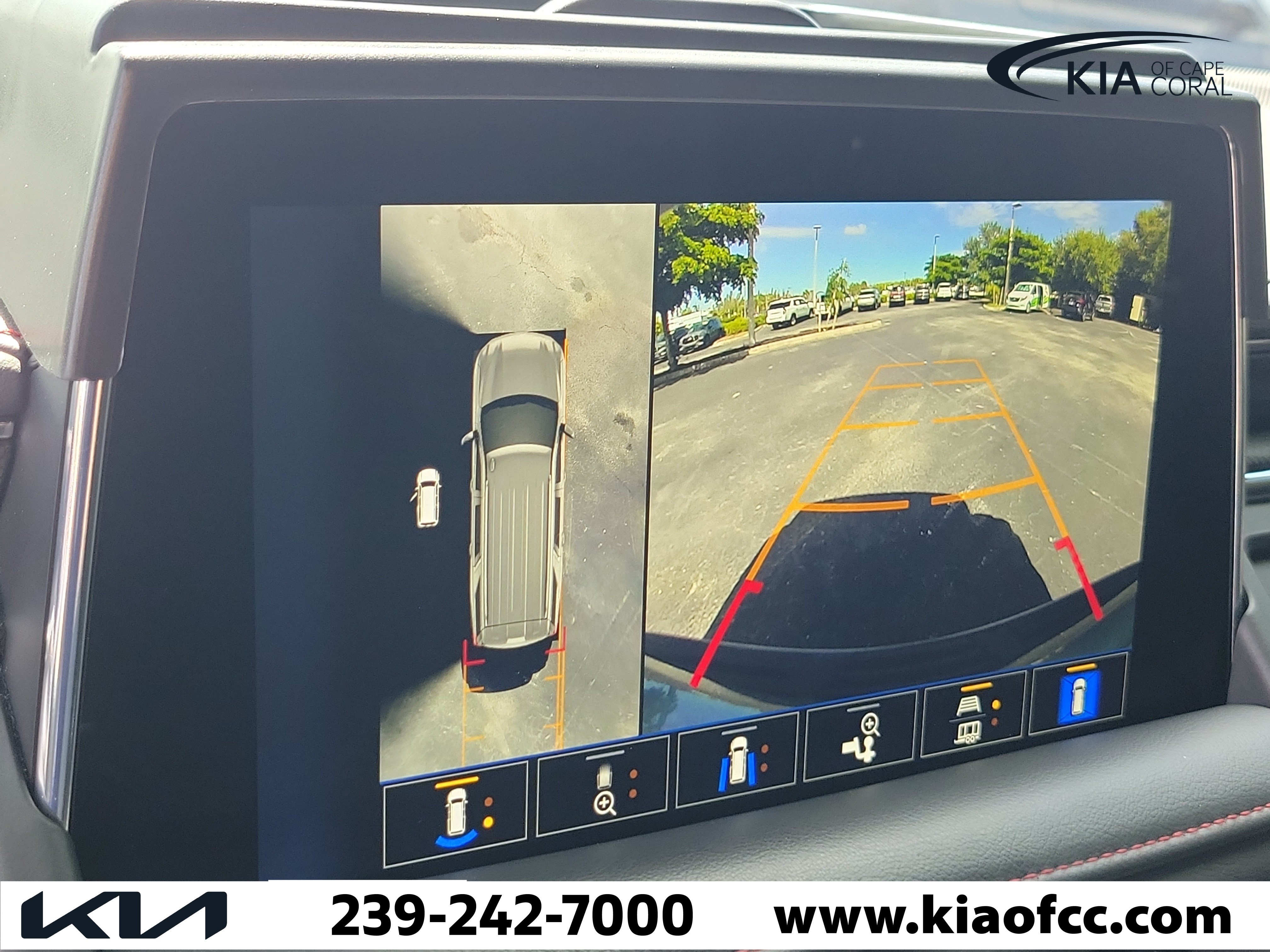 Used 2022 Chevrolet Suburban RST w/ Luxury Package AWD/4WD image 30