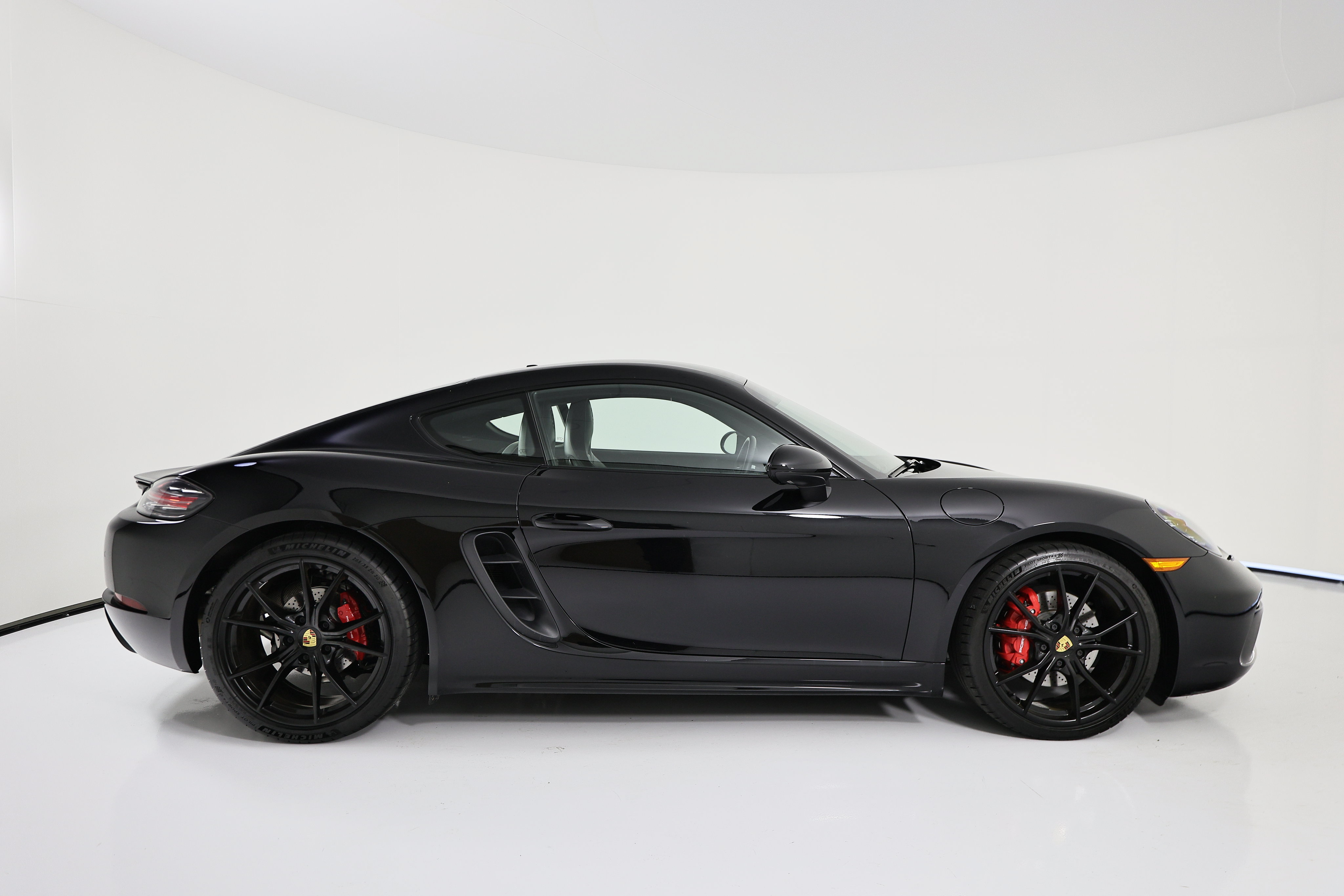 Certified 2024 Porsche 718 Cayman S RWD image 8