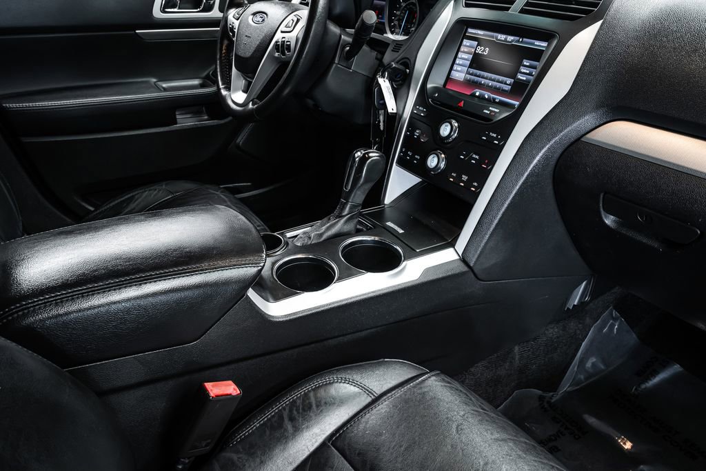 Used 2013 Ford Explorer XLT image 29