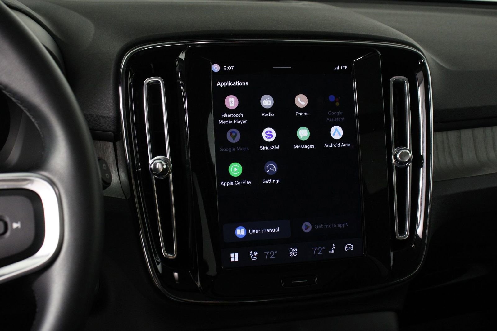 Certified 2025 Volvo XC40 B5 Plus image 9