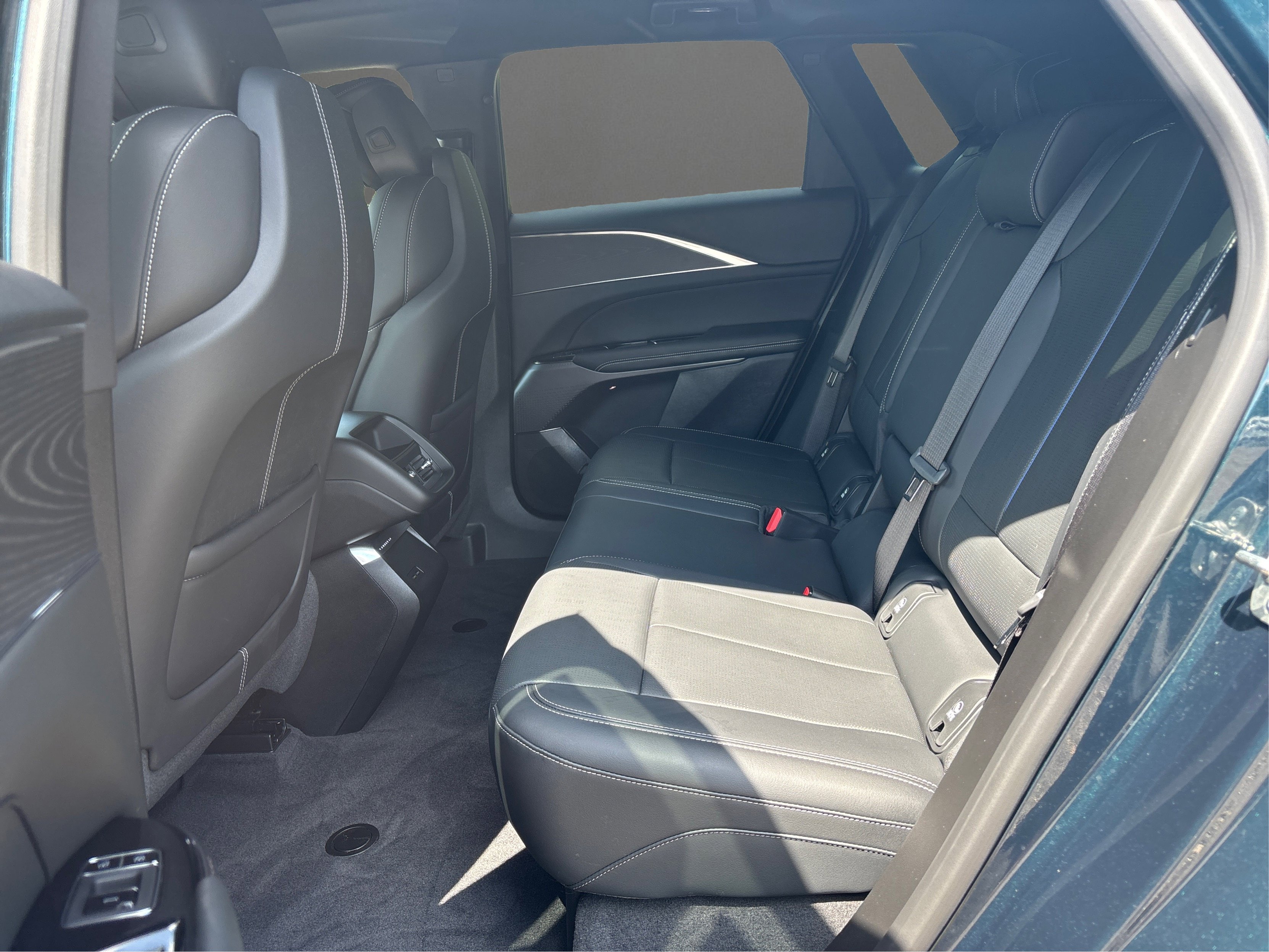 Used 2024 Cadillac Lyriq Luxury image 12