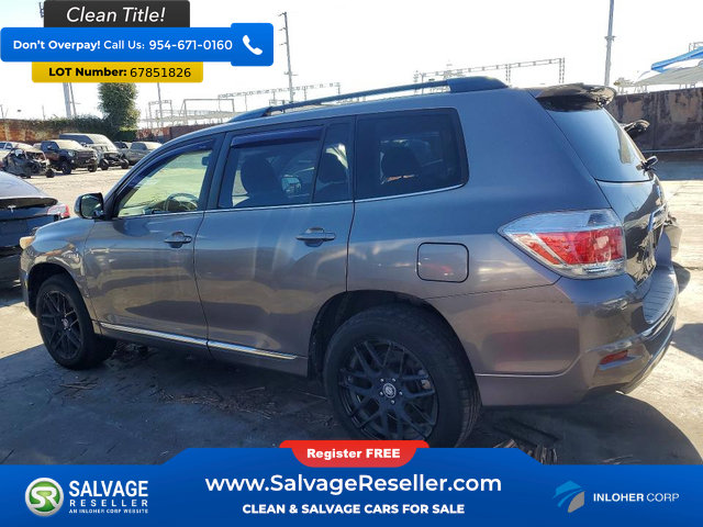Used 2013 Toyota Highlander 4WD Hybrid w/ Leather Premium Pkg image 3