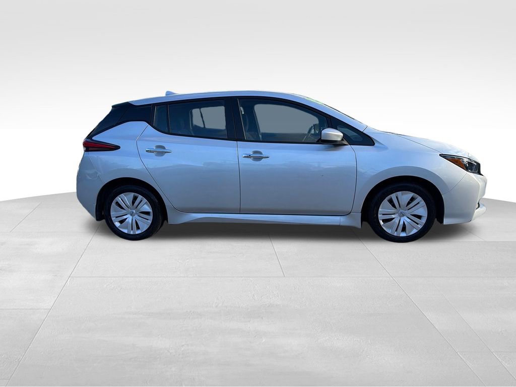 Used 2025 Nissan Leaf S FWD image 9