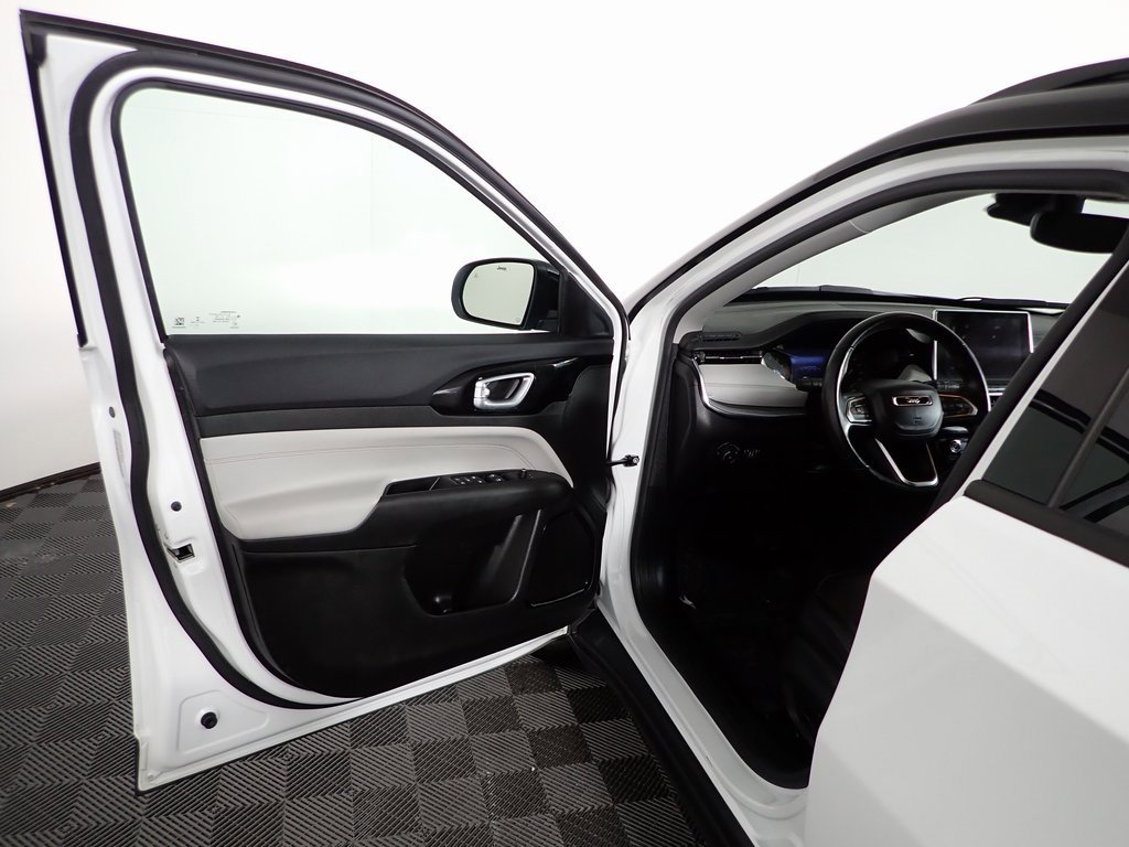 Used 2022 Jeep Compass Limited image 18