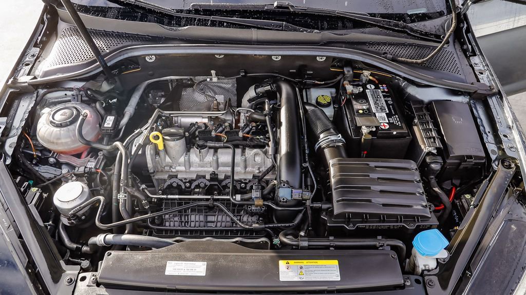 Used 2021 Volkswagen Golf 4-Door image 28