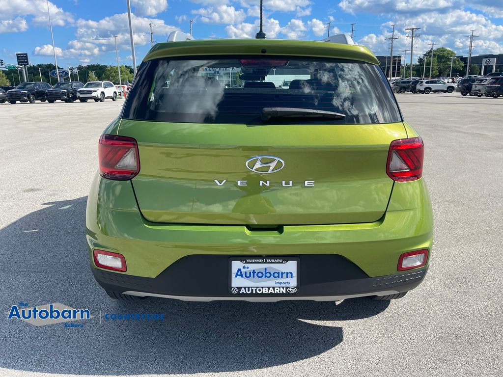 Used 2023 Hyundai Venue SEL w/ Cargo Package FWD image 4