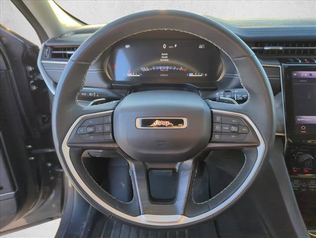 Used 2023 Jeep Grand Cherokee L Limited w/ Black Appearance Package image 13