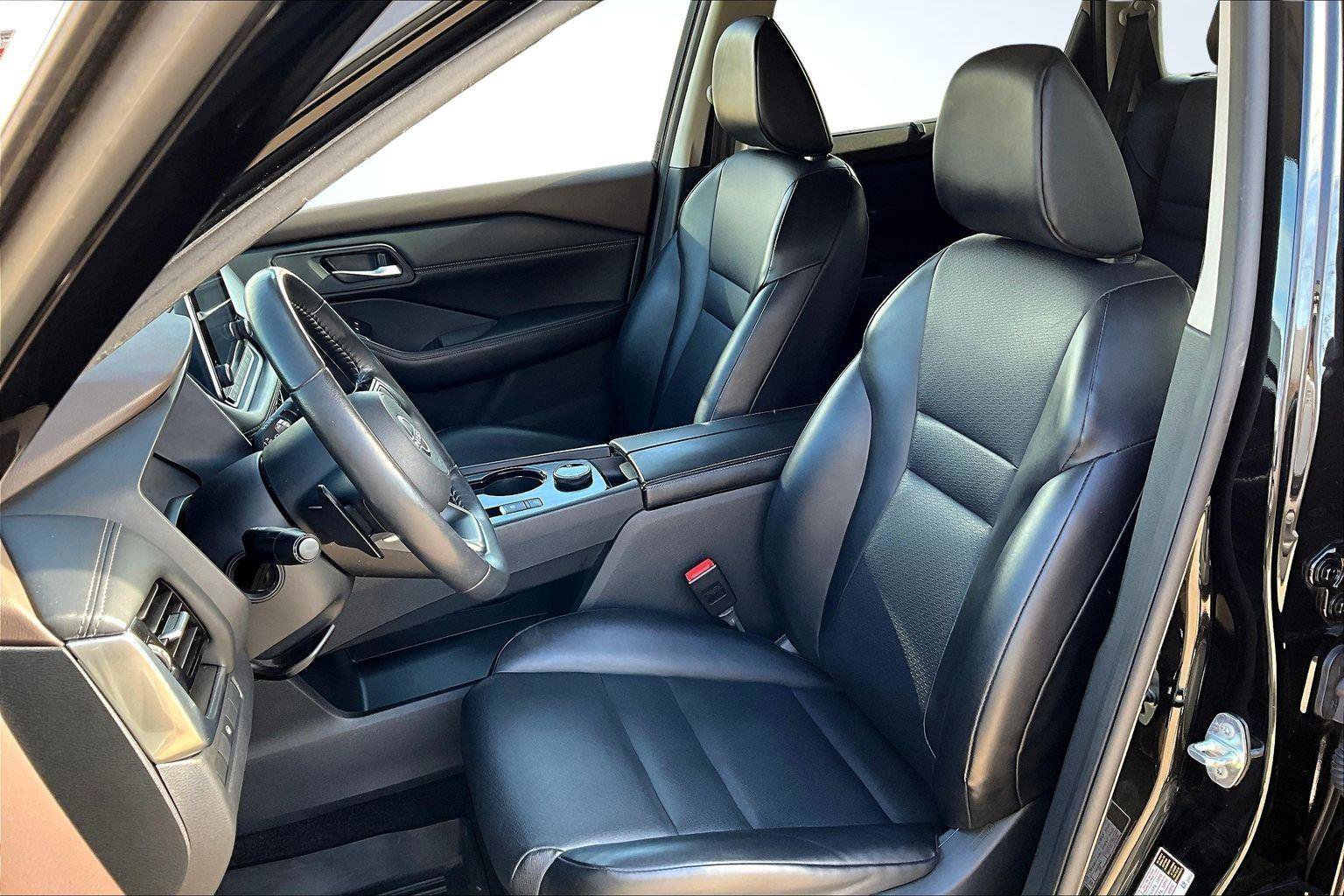 Used 2023 Nissan Rogue SV w/ SV Premium Package image 25