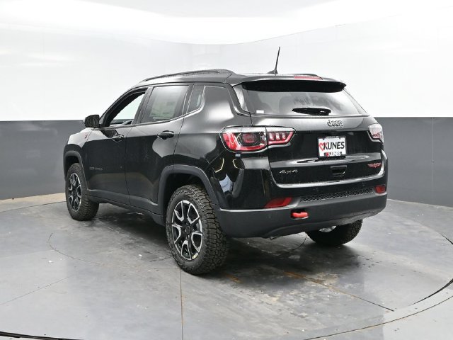 New 2026 Jeep Compass Trailhawk AWD/4WD image 8