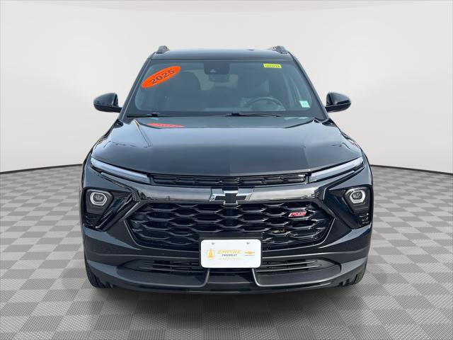 Used 2025 Chevrolet TrailBlazer RS w/ Driver Confidence Package image 2