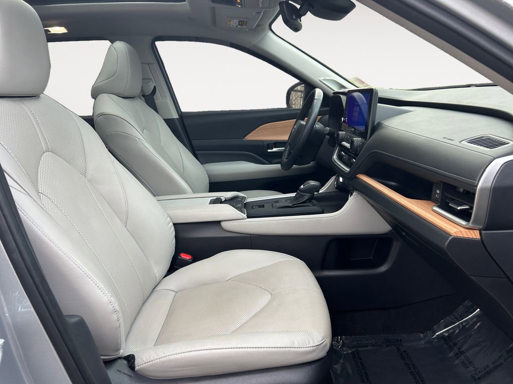 Used 2024 Toyota Grand Highlander Limited image 10