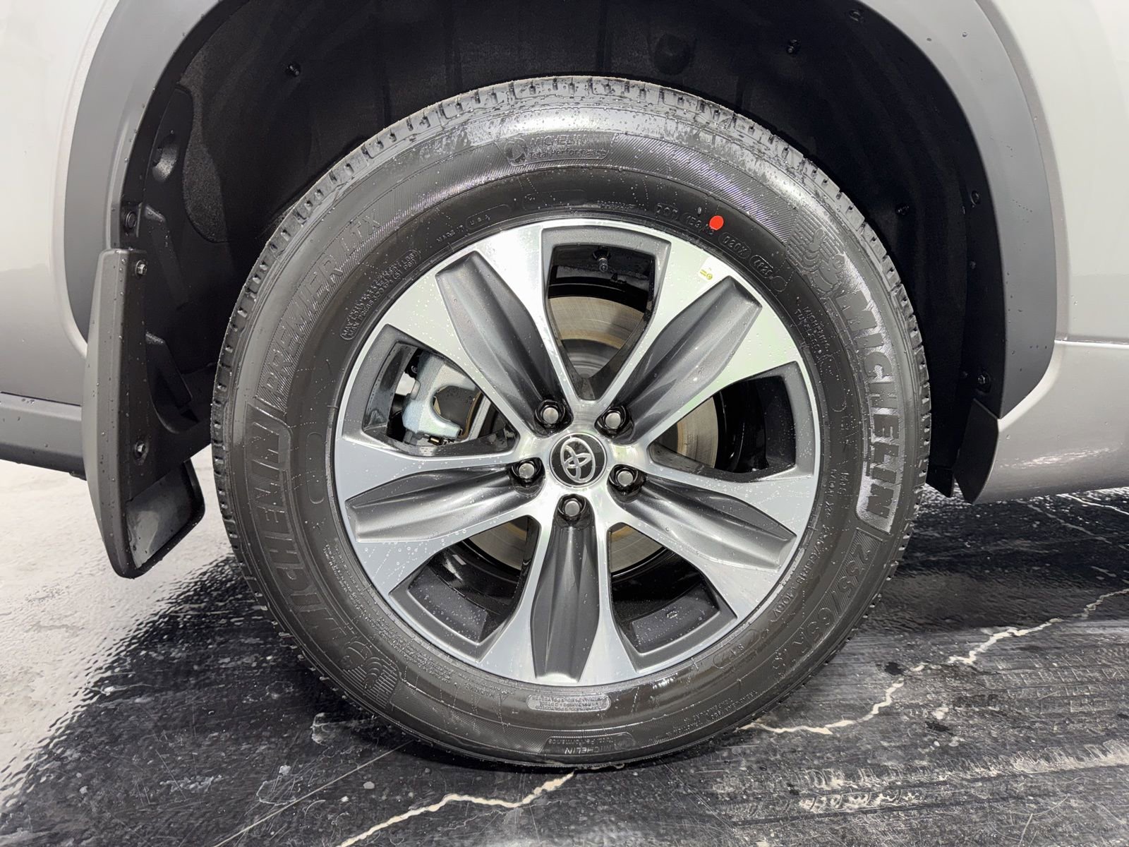 New 2026 Toyota Highlander XLE image 8