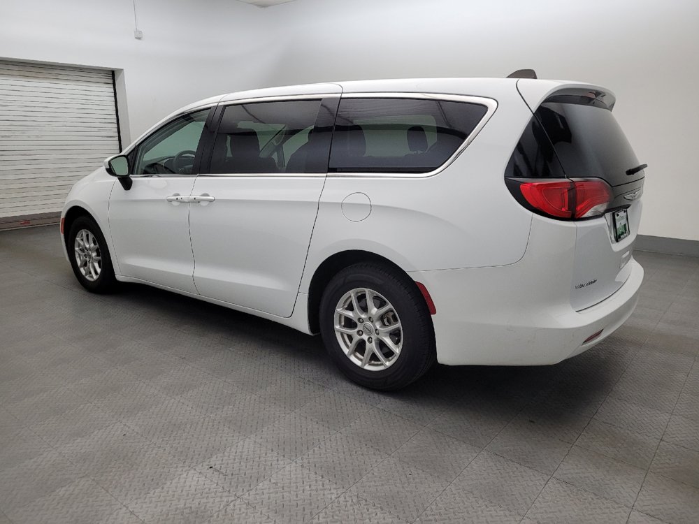Used 2023 Chrysler Voyager LX FWD image 3