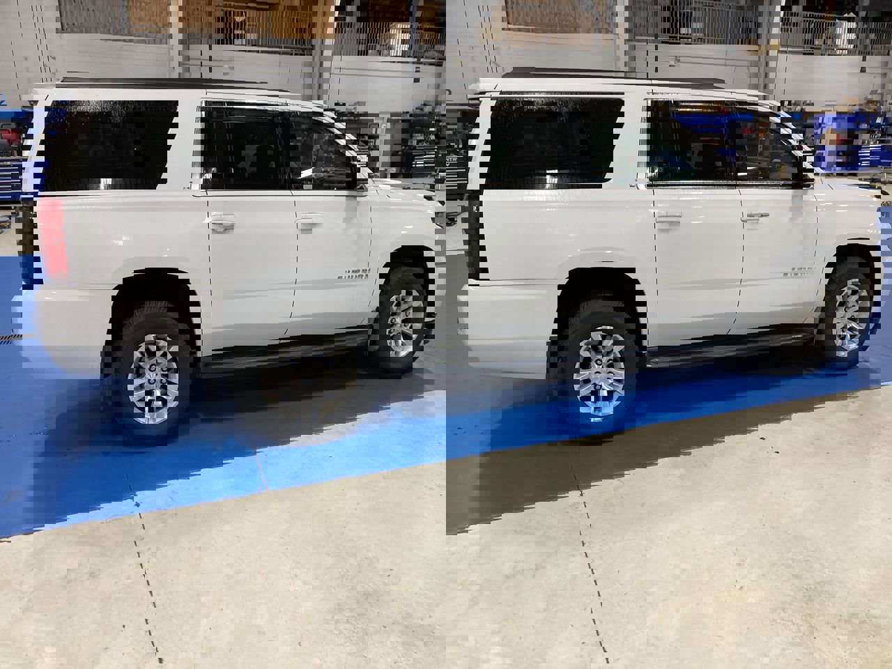 Used 2018 Chevrolet Suburban LT image 8