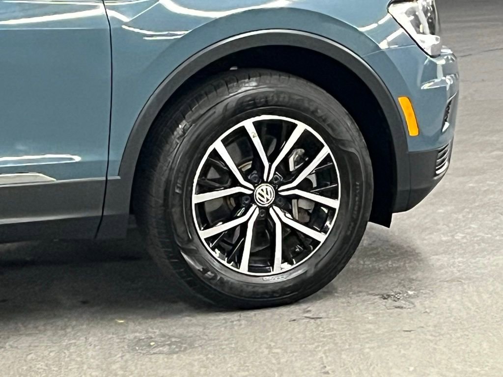 Certified 2021 Volkswagen Tiguan SE w/ Panoramic Sunroof Package image 40