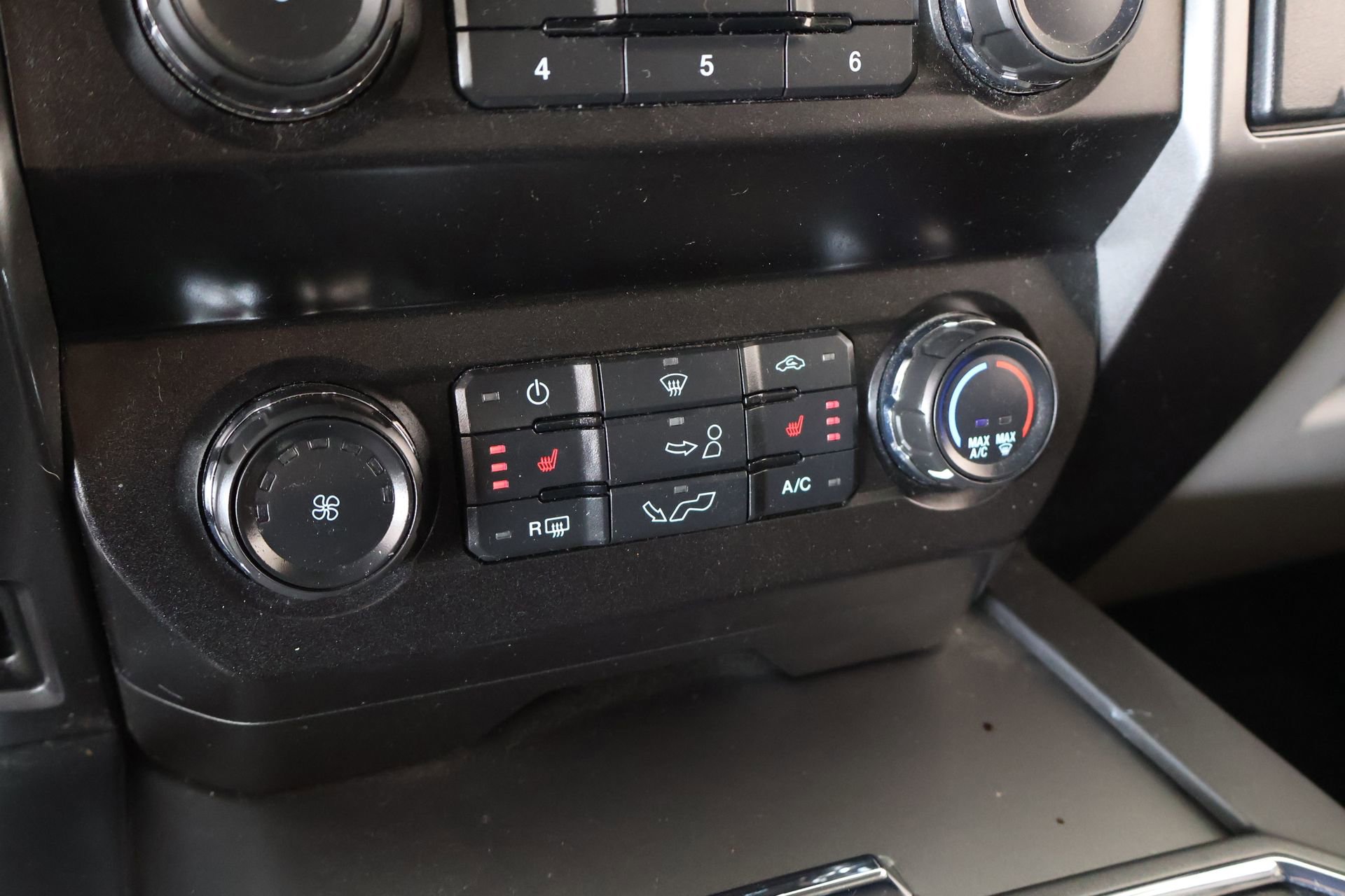 Used 2019 Ford F150 XLT w/ Equipment Group 302A Luxury RWD image 8