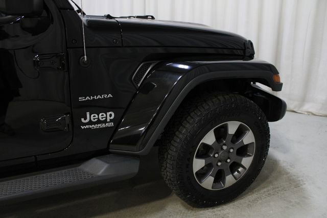 Used 2018 Jeep Wrangler Unlimited Sahara AWD/4WD image 37