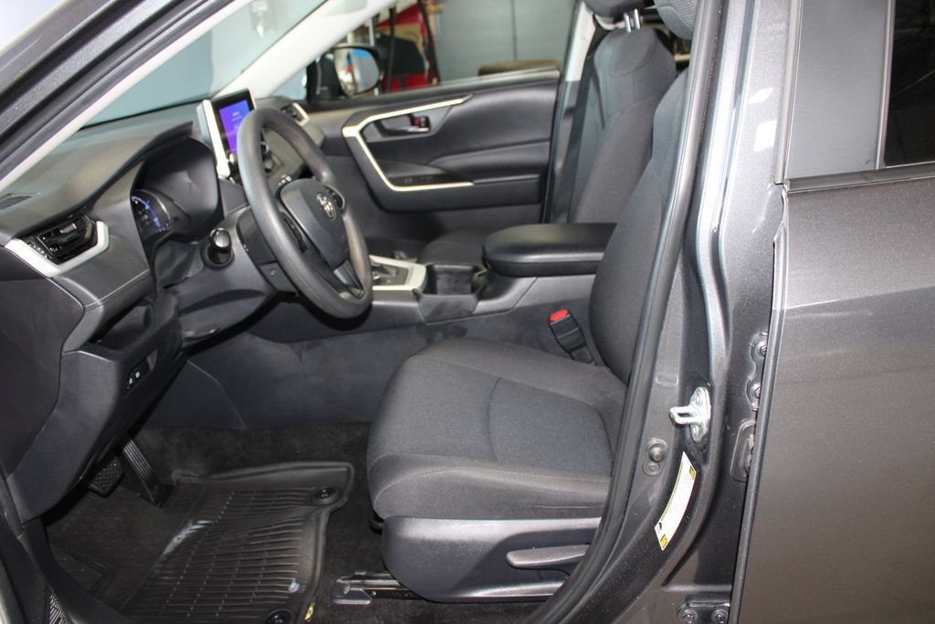 Used 2024 Toyota RAV4 LE AWD/4WD image 6