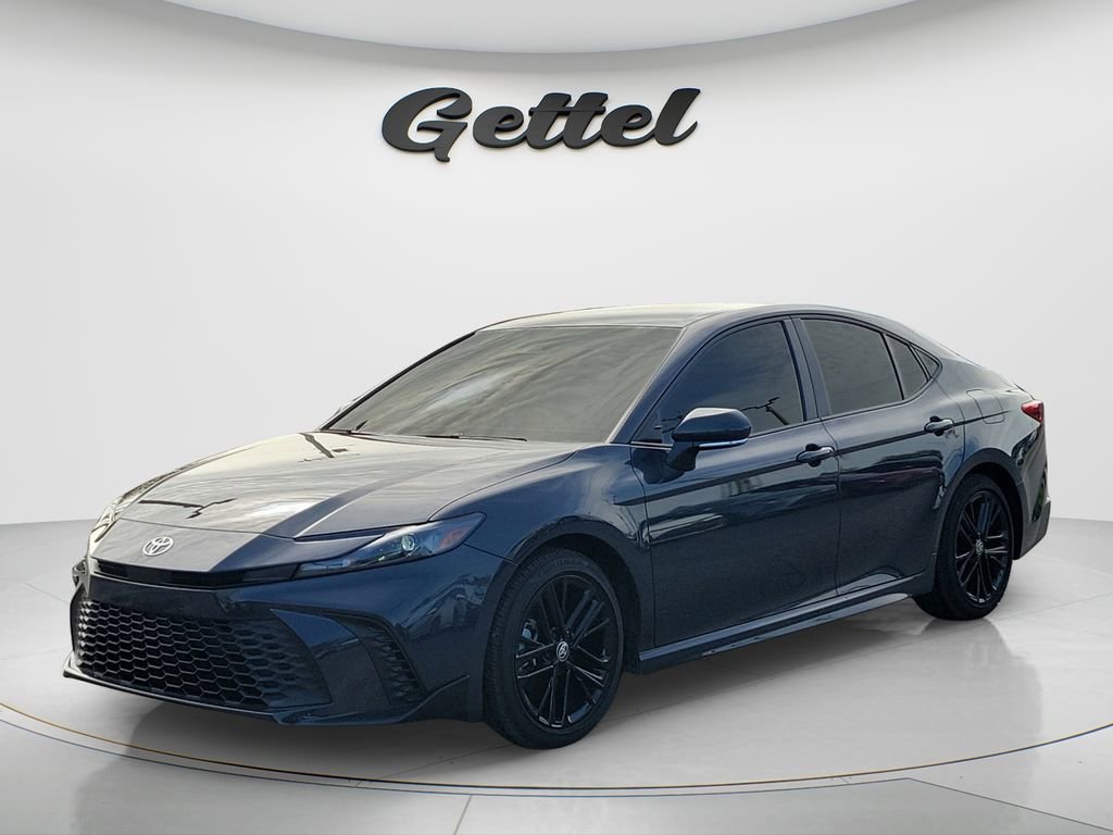 Used 2025 Toyota Camry SE image 1