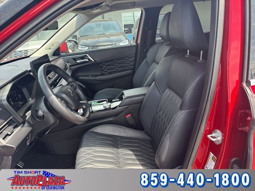 Used 2025 Mitsubishi Outlander AWD image 3