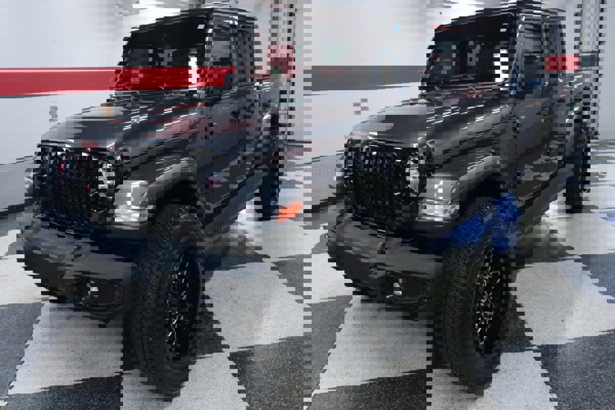 Used 2022 Jeep Gladiator Sport image 5